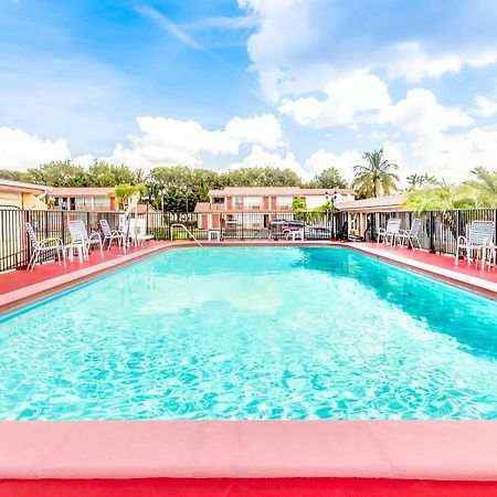 Econo Lodge Inn & Suites Florida City Εξωτερικό φωτογραφία