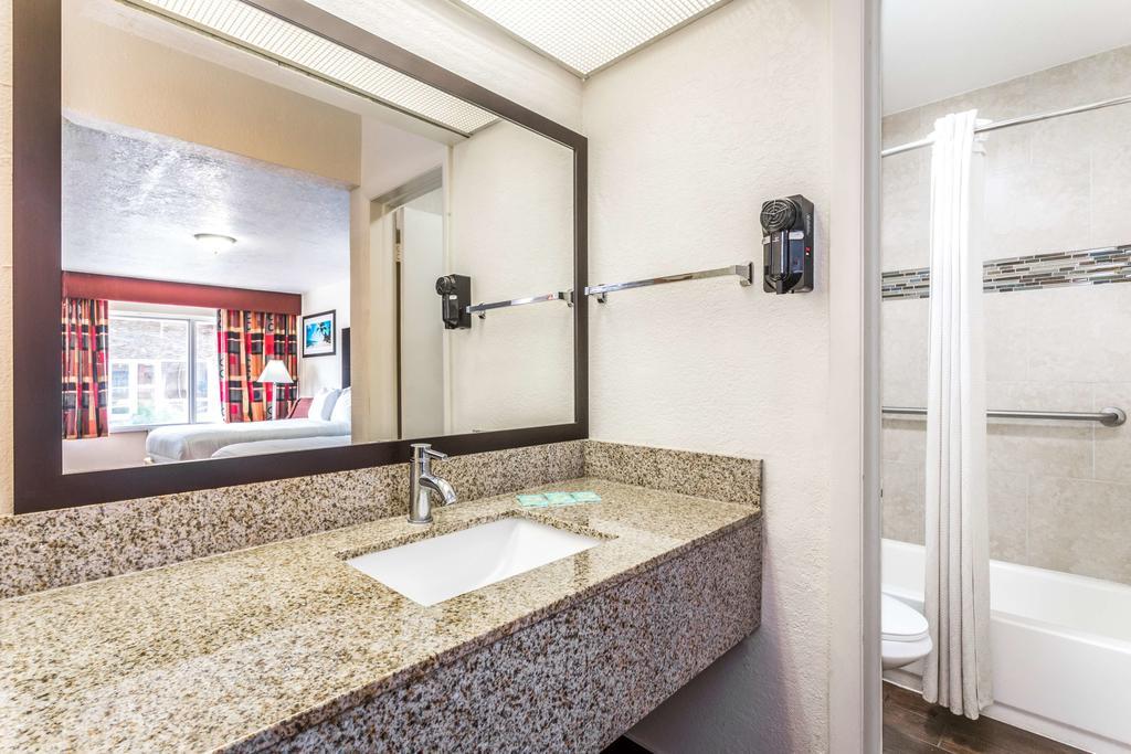 Econo Lodge Inn & Suites Florida City Εξωτερικό φωτογραφία