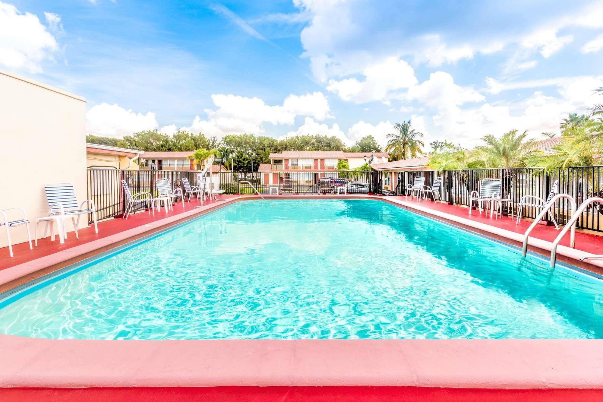 Econo Lodge Inn & Suites Florida City Εξωτερικό φωτογραφία